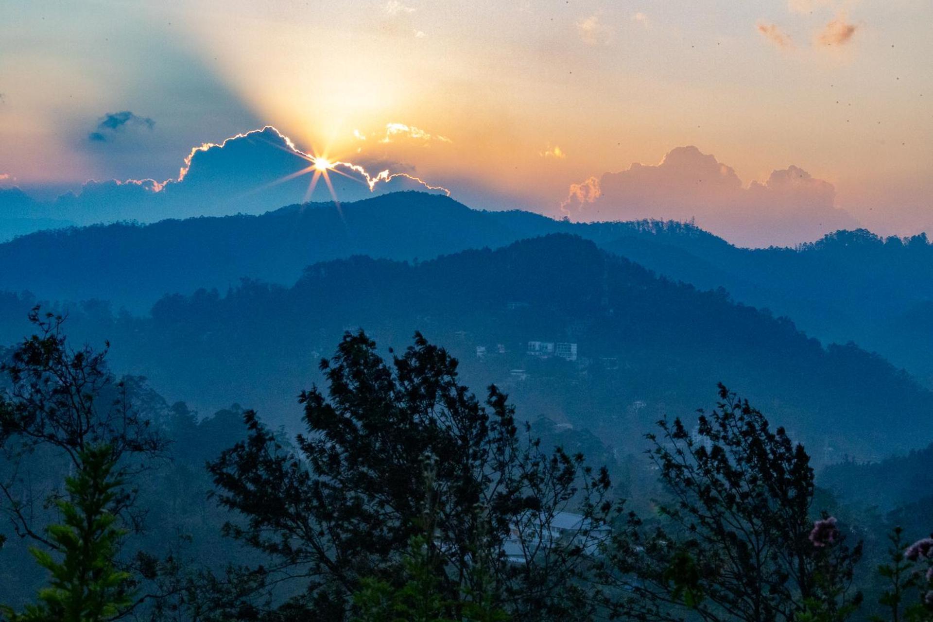 Ella Mountain Palace Luaran gambar